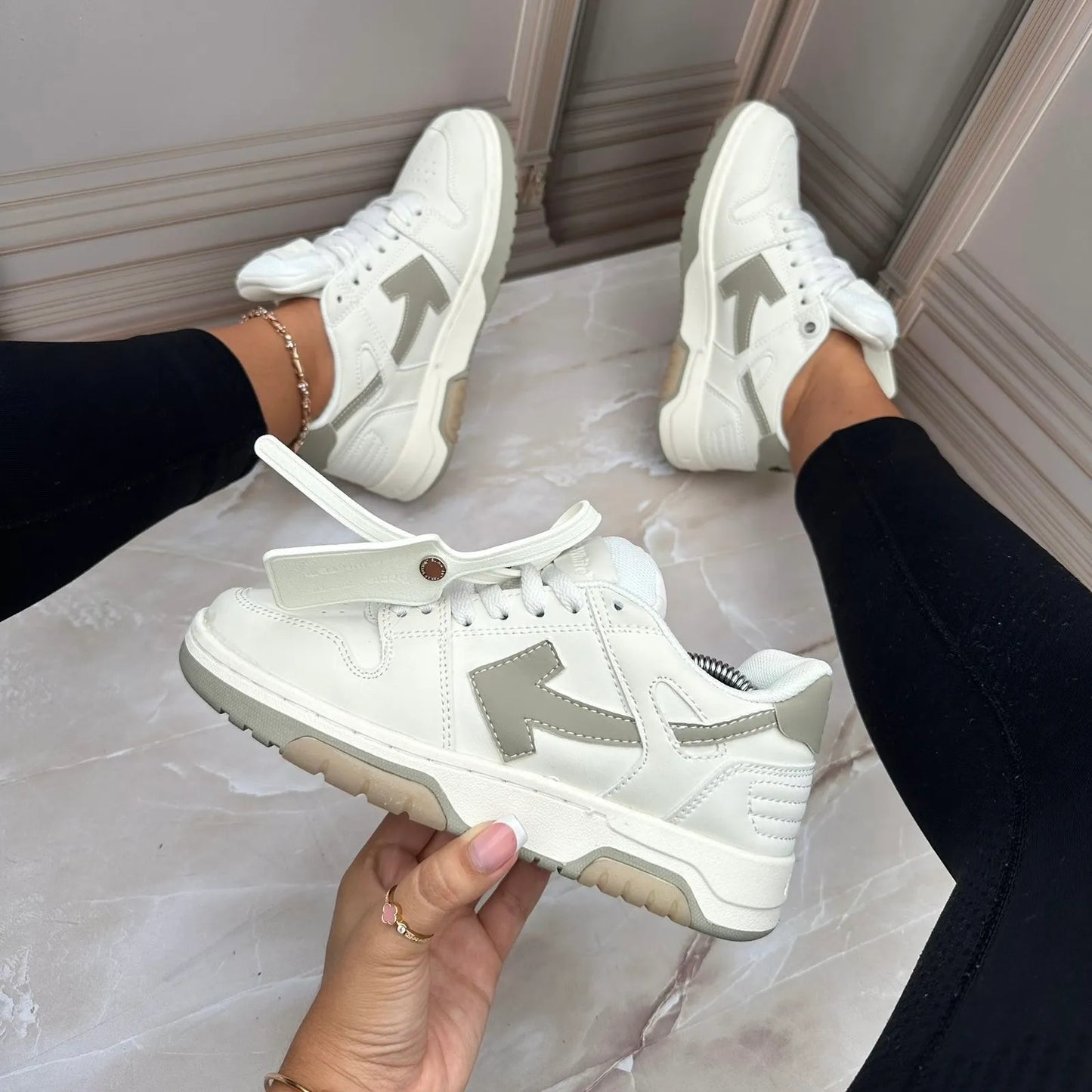 TENIS INSPIRADOS EN OFF LIMIT